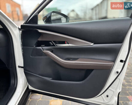 Белый Мазда CX-30, объемом двигателя 2.5 л и пробегом 4 тыс. км за 24999 $, фото 33 на Automoto.ua