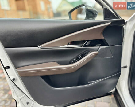 Белый Мазда CX-30, объемом двигателя 2.5 л и пробегом 4 тыс. км за 24999 $, фото 15 на Automoto.ua