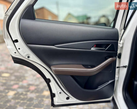 Белый Мазда CX-30, объемом двигателя 2.5 л и пробегом 4 тыс. км за 24999 $, фото 24 на Automoto.ua