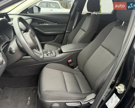 Черный Мазда CX-30, объемом двигателя 2.5 л и пробегом 12 тыс. км за 18900 $, фото 2 на Automoto.ua
