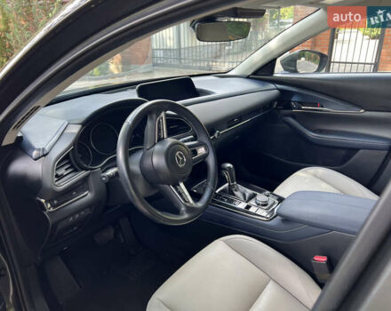 Серый Мазда CX-30, объемом двигателя 2.49 л и пробегом 48 тыс. км за 19200 $, фото 5 на Automoto.ua