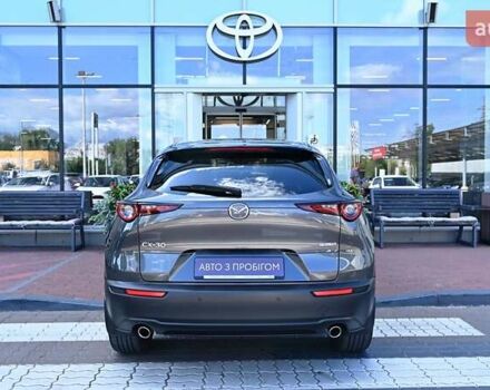 Серый Мазда CX-30, объемом двигателя 2 л и пробегом 64 тыс. км за 23976 $, фото 3 на Automoto.ua