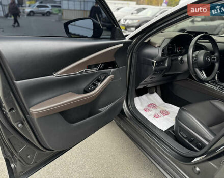 Серый Мазда CX-30, объемом двигателя 2.49 л и пробегом 52 тыс. км за 18000 $, фото 8 на Automoto.ua