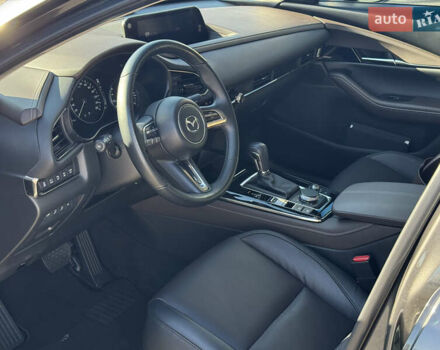 Серый Мазда CX-30, объемом двигателя 2 л и пробегом 15 тыс. км за 28000 $, фото 1 на Automoto.ua
