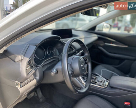 Серый Мазда CX-30, объемом двигателя 2 л и пробегом 7 тыс. км за 28999 $, фото 12 на Automoto.ua