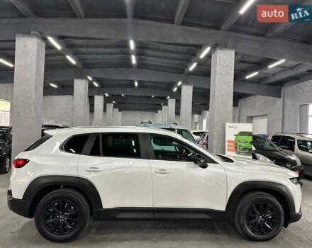 Белый Мазда CX-50, объемом двигателя 2.5 л и пробегом 49 тыс. км за 25999 $, фото 7 на Automoto.ua