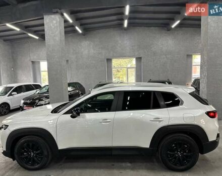 Белый Мазда CX-50, объемом двигателя 2.5 л и пробегом 49 тыс. км за 25999 $, фото 3 на Automoto.ua