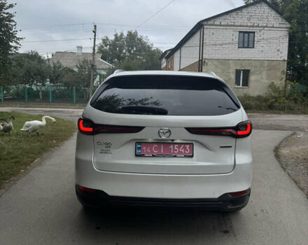 Мазда CX-90 2024 в Тульчине на Automoto.ua Белый Мазда CX-90, объемом двигателя 3.28 л и пробегом 9 тыс. км за 44500 $, фото 3 на Automoto.ua