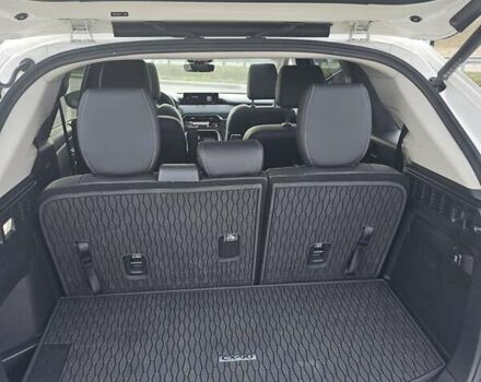 Белый Мазда CX-90, объемом двигателя 3.3 л и пробегом 10 тыс. км за 39800 $, фото 19 на Automoto.ua