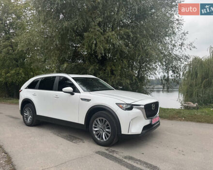 Мазда CX-90 2024 в Тульчине на Automoto.ua Белый Мазда CX-90, объемом двигателя 3.28 л и пробегом 9 тыс. км за 44500 $, фото 1 на Automoto.ua
