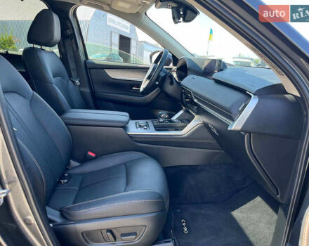 Серый Мазда CX-90, объемом двигателя 3.3 л и пробегом 18 тыс. км за 32790 $, фото 9 на Automoto.ua
