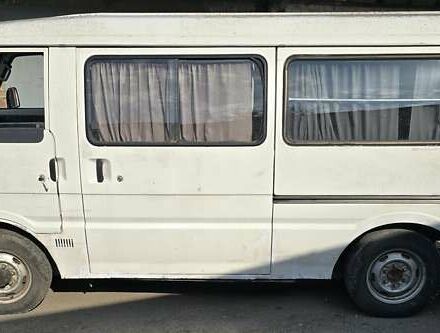 Белый Мазда E-series, объемом двигателя 2.2 л и пробегом 356 тыс. км за 1900 $, фото 4 на Automoto.ua