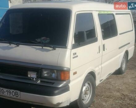 Белый Мазда E-series, объемом двигателя 2 л и пробегом 300 тыс. км за 1510 $, фото 2 на Automoto.ua