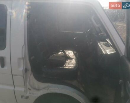 Белый Мазда E-series, объемом двигателя 2 л и пробегом 300 тыс. км за 1510 $, фото 3 на Automoto.ua