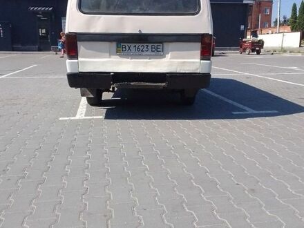 Білий Мазда E-series, об'ємом двигуна 2.2 л та пробігом 230 тис. км за 1700 $, фото 1 на Automoto.ua
