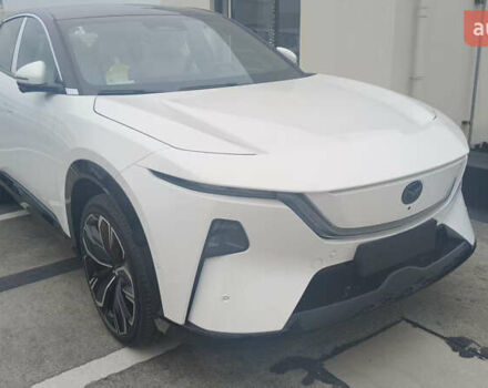 Белый Мазда EZ-6, объемом двигателя 0 л и пробегом 1 тыс. км за 35200 $, фото 1 на Automoto.ua