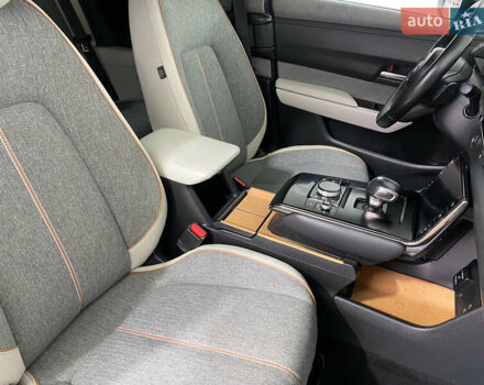 Белый Мазда MX-30, объемом двигателя 0 л и пробегом 139 тыс. км за 13950 $, фото 21 на Automoto.ua