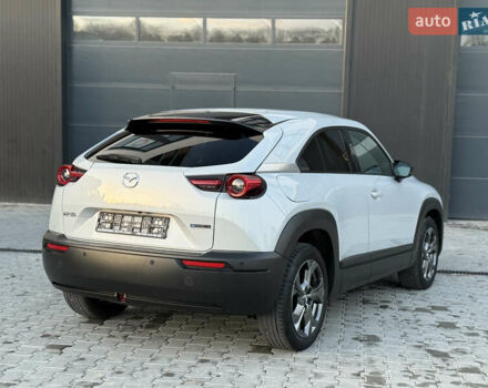 Белый Мазда MX-30, объемом двигателя 0 л и пробегом 87 тыс. км за 14400 $, фото 3 на Automoto.ua