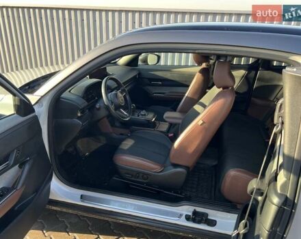 Белый Мазда MX-30, объемом двигателя 0 л и пробегом 26 тыс. км за 19000 $, фото 19 на Automoto.ua