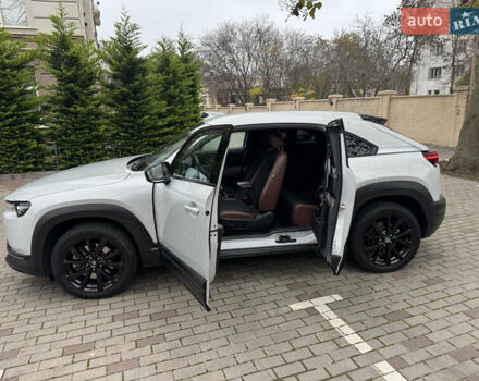 Белый Мазда MX-30, объемом двигателя 0 л и пробегом 52 тыс. км за 15000 $, фото 5 на Automoto.ua