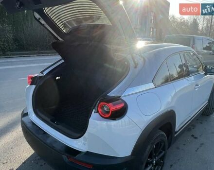 Белый Мазда MX-30, объемом двигателя 0 л и пробегом 26 тыс. км за 19000 $, фото 6 на Automoto.ua