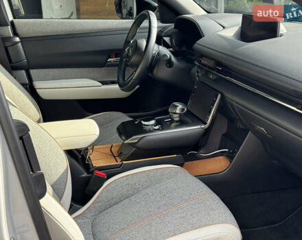 Білий Мазда MX-30, об'ємом двигуна 0 л та пробігом 67 тис. км за 16000 $, фото 17 на Automoto.ua
