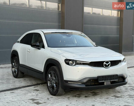 Белый Мазда MX-30, объемом двигателя 0 л и пробегом 87 тыс. км за 14400 $, фото 2 на Automoto.ua