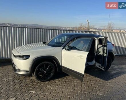 Белый Мазда MX-30, объемом двигателя 0 л и пробегом 26 тыс. км за 19000 $, фото 4 на Automoto.ua