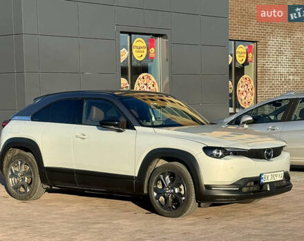 Белый Мазда MX-30, объемом двигателя 0 л и пробегом 139 тыс. км за 13750 $, фото 7 на Automoto.ua