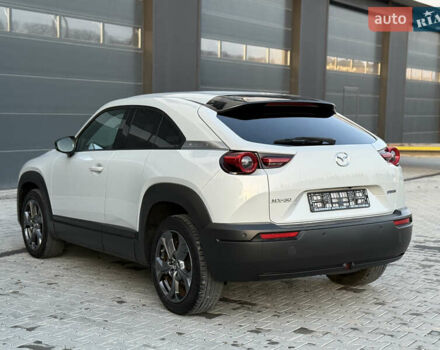Белый Мазда MX-30, объемом двигателя 0 л и пробегом 87 тыс. км за 14400 $, фото 5 на Automoto.ua