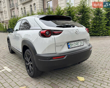 Белый Мазда MX-30, объемом двигателя 0 л и пробегом 52 тыс. км за 15000 $, фото 2 на Automoto.ua