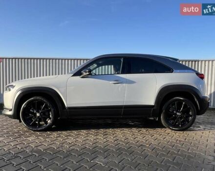 Белый Мазда MX-30, объемом двигателя 0 л и пробегом 26 тыс. км за 19000 $, фото 3 на Automoto.ua