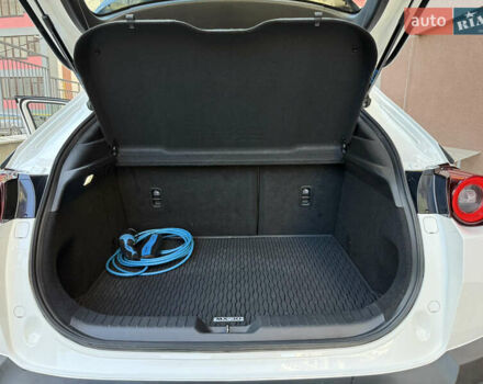 Белый Мазда MX-30, объемом двигателя 0 л и пробегом 64 тыс. км за 14000 $, фото 48 на Automoto.ua