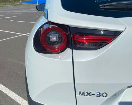 Белый Мазда MX-30, объемом двигателя 0 л и пробегом 26 тыс. км за 20200 $, фото 14 на Automoto.ua