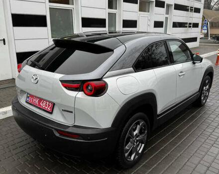 Белый Мазда MX-30, объемом двигателя 0 л и пробегом 50 тыс. км за 14500 $, фото 3 на Automoto.ua