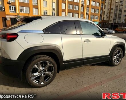 Белый Мазда MX-30, объемом двигателя 0 л и пробегом 39 тыс. км за 15900 $, фото 5 на Automoto.ua