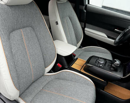 Белый Мазда MX-30, объемом двигателя 0 л и пробегом 50 тыс. км за 14500 $, фото 11 на Automoto.ua