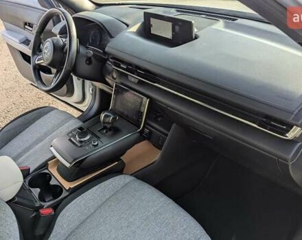 Белый Мазда MX-30, объемом двигателя 0 л и пробегом 105 тыс. км за 13800 $, фото 49 на Automoto.ua