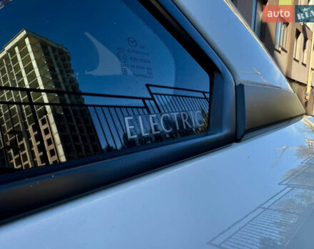 Белый Мазда MX-30, объемом двигателя 0 л и пробегом 64 тыс. км за 14000 $, фото 47 на Automoto.ua