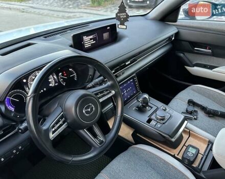 Белый Мазда MX-30, объемом двигателя 0 л и пробегом 68 тыс. км за 14000 $, фото 12 на Automoto.ua