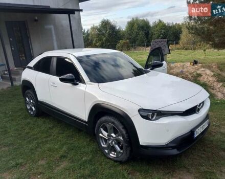 Білий Мазда MX-30, об'ємом двигуна 0 л та пробігом 115 тис. км за 9800 $, фото 3 на Automoto.ua