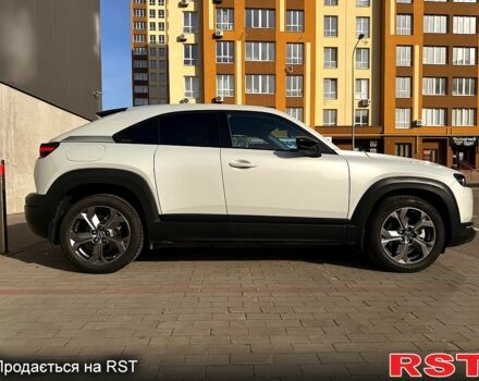 Белый Мазда MX-30, объемом двигателя 0 л и пробегом 39 тыс. км за 15900 $, фото 1 на Automoto.ua