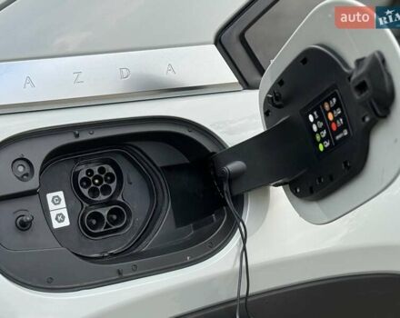 Белый Мазда MX-30, объемом двигателя 0 л и пробегом 33 тыс. км за 14950 $, фото 74 на Automoto.ua