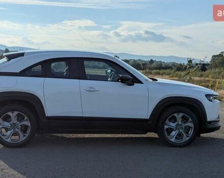 Белый Мазда MX-30, объемом двигателя 0 л и пробегом 105 тыс. км за 13800 $, фото 70 на Automoto.ua