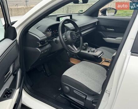 Білий Мазда MX-30, об'ємом двигуна 0 л та пробігом 90 тис. км за 14900 $, фото 6 на Automoto.ua