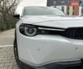 Белый Мазда MX-30, объемом двигателя 0 л и пробегом 69 тыс. км за 14100 $, фото 2 на Automoto.ua