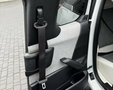 Белый Мазда MX-30, объемом двигателя 0 л и пробегом 50 тыс. км за 14500 $, фото 12 на Automoto.ua