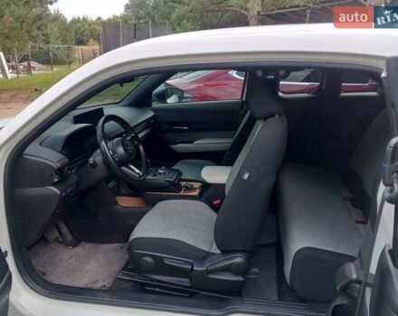 Білий Мазда MX-30, об'ємом двигуна 0 л та пробігом 115 тис. км за 9800 $, фото 6 на Automoto.ua