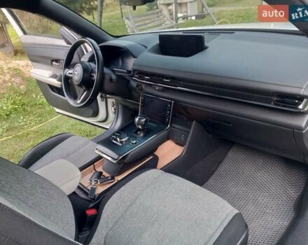 Білий Мазда MX-30, об'ємом двигуна 0 л та пробігом 115 тис. км за 9800 $, фото 4 на Automoto.ua