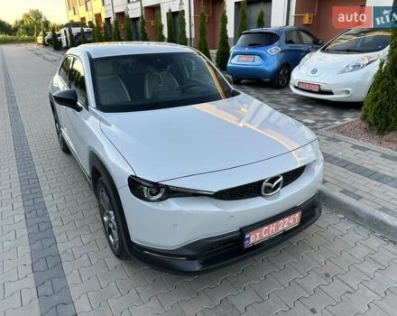 Белый Мазда MX-30, объемом двигателя 0 л и пробегом 68 тыс. км за 14000 $, фото 5 на Automoto.ua